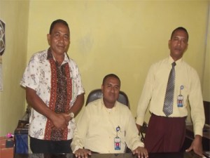 Koordinator Pusat Vincentius Deo (Kanan), Sekretaris Kantor Pusat Marton Juang (Tengah), Manager Kopdit Pintu Air Cabang Kupang Theofilus Efi (Kiri)